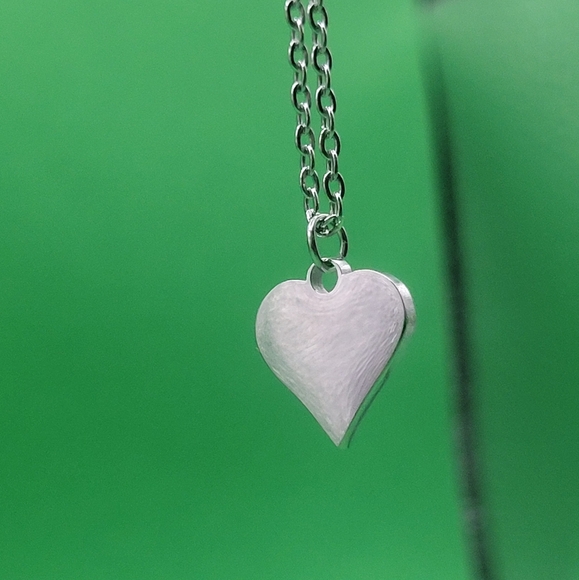 Silver heart necklace - Picture 4 of 8
